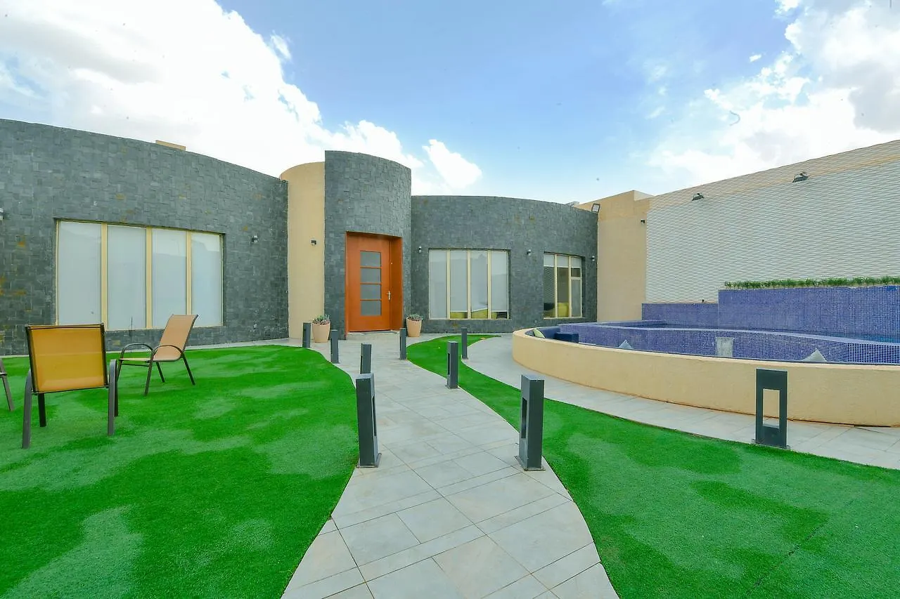فيلا الرياضفي منتجع العرب شاليه